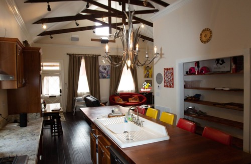 Leonidas House | Historic Riverbend Cottage: Highly walkable neighborhood, 2 blocks to streetcar!
