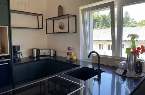 Schiefling am See House | Holiday Home 'Casa Tapeo' with Lake View, Shared Pool and Wi-Fi