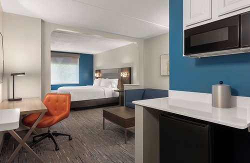 Hawthorne Hotel | Holiday Inn Express & Suites Hawthorne Elmsford North by IHG