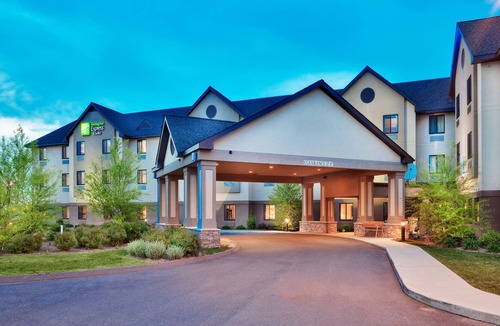 Windsor Locks Hotel | Holiday Inn Express & Suites Bradley Airport by IHG