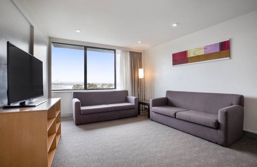 Melbourne Airport Hotel | Holiday Inn Melbourne Airport by IHG