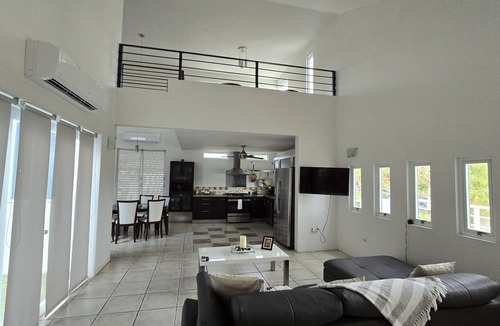 Miradero House | House with amazing architecture with private pool and full A/C.