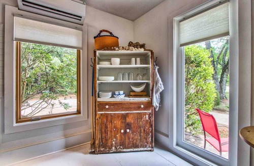 Matthews House | Idlewild Studio: Scandinavian studio just 20min to uptown