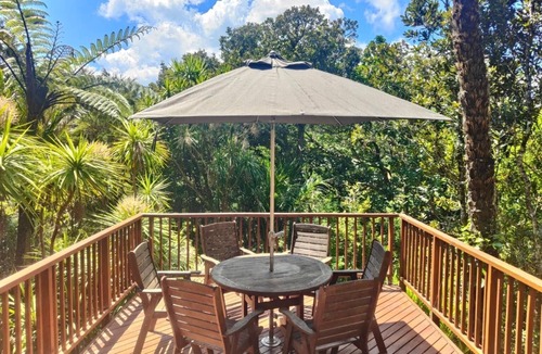 Karekare House | Karekare Native Bush Retreat - 8 minutes from Karekare Beach,<20 minutes to Piha
