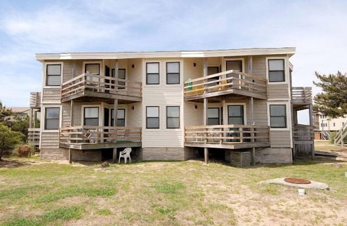 Kill Devil Hills Condo | KD2009A- Near The Beach-1 BR Condo with Wifi, 2 Comm. Pools And Kiddie Pool!