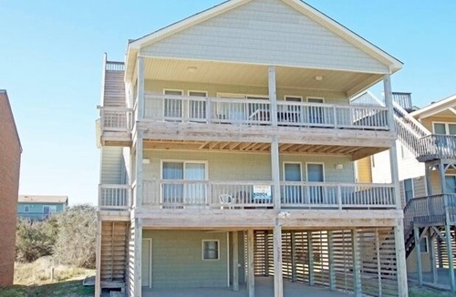 Kill Devil Hills House | KD904- Semi-OF favorite with elevator, 4 master suites and gourmet kitchen!