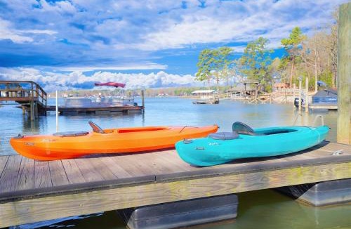 Mayhew House | King Suite, Kayaks, Lake, Luxury Magazine Featured