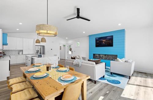 Mayhew House | King Suite, Kayaks, Lake, Luxury Magazine Featured