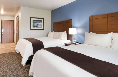 Grant Creek Hotel | Kitchenette-Equipped Room Perfect for Long Visits Near Univ. of Montana
