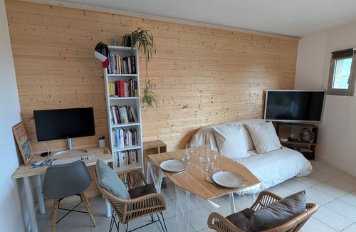 Embrun Apartment | L'Embrun du Lac - Mountain & Lake views - Water feature - Ideal location.