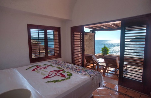 Zihuatanejo Hotel | La Casa Que Canta