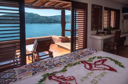 Zihuatanejo Hotel | La Casa Que Canta