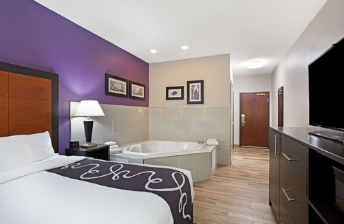 Plainfield Hotel | La Quinta Inn & Suites by Wyndham Norwich-Plainfield-Casino