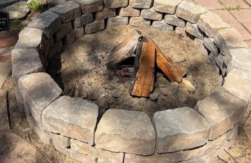 Ashburnham House | LAKE FRONT: Cozy 4-bedroom lake CAMP with WiFi and an outdoor firepit!