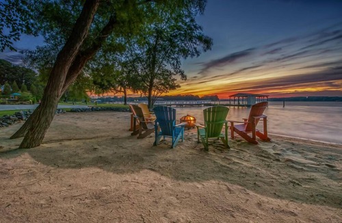 Mayhew House | Lake Norman Breakaway w/Beach, Hot Tub & Optional Boat Rental