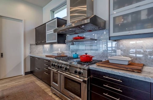 Mayhew House | Lake Norman Lakefront - Pickleball, Hot Tub, Pool
