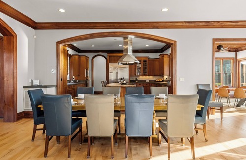 Mount Mourne House | Lakefront, Spa, Dock+Beach, Game Room | Sunset Shores Resort: The Grand House