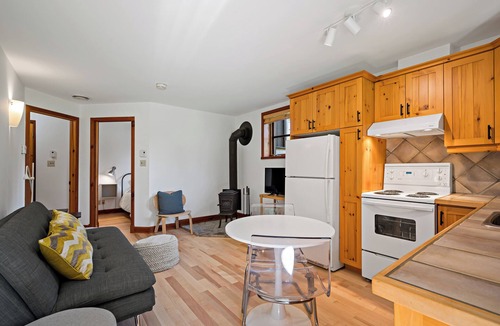 Val Morin Apartment | Lakeside Bohemian Retreat on Petit Train du Nord at km 39 - Cedar Creek Getaway