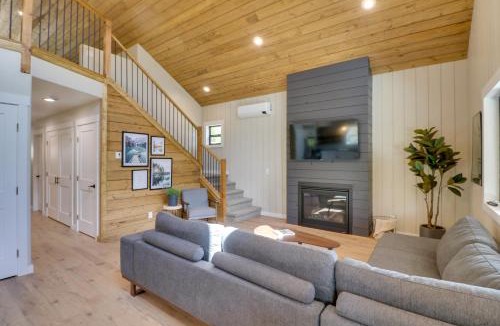 Lakeside House | Lakeside Cabin w/Hot Tub: 3 Mi to Flathead Lake!