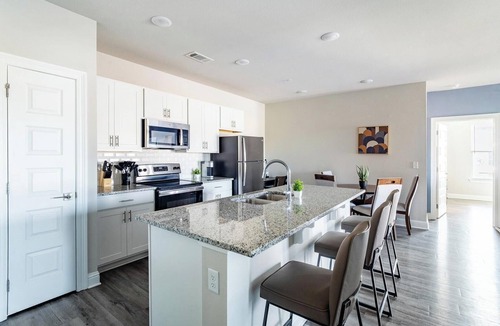 Harvey Apartment | Landing | Amazing 2BD, Gym, Clubhouse