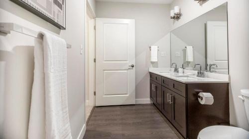 Vernon Apartment | Landing Beautiful 2BD Game Room Gym