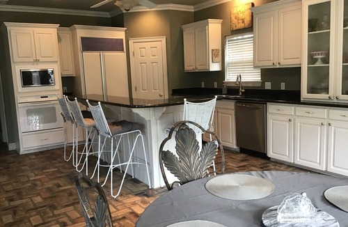 Shenandoah House | Large Executive 3 bedroom gorgeous entertainment home in Baton Rouge
