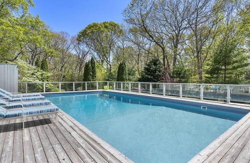 Northwest Harbor House | Large heated pool, games room, private bay beach access, gardens, kid-friendly