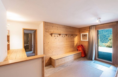 Vaujany Ski Chalet | Le Grand Galbert, 9 bedrm chalet sleeps 18 people, perfect for multiple families