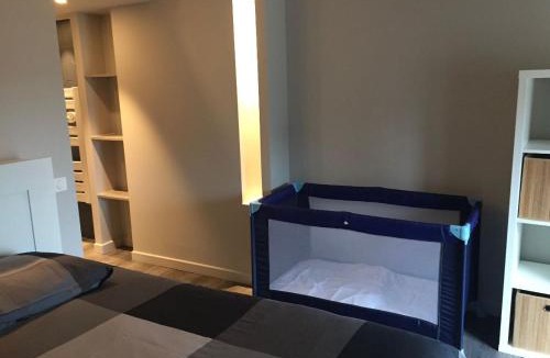 Billom Apartment | Le refuge médiéval - Appartement climatisé perché sous les toits de Billom