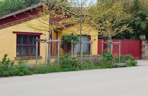 Billom Apartment | Les Bambous Vacation Rental, for 2 people, downtown Billom (one pet allowed)