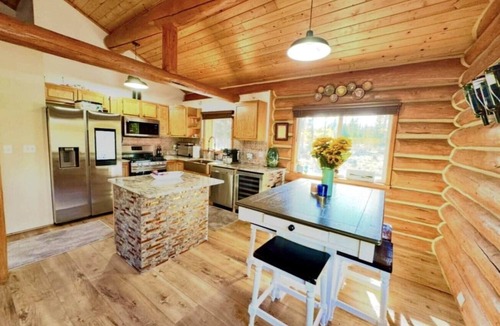Seeley Lake House | Log Cabin: Hot Tub, Sauna, Wet Bar & Mtn Views