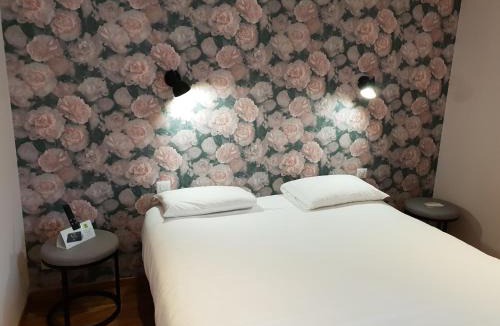 Maisons-les-Chaource Hotel | Logis Hôtel Restaurant Aux Maisons