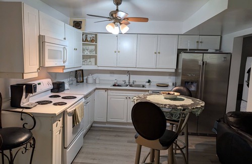 Port Stanley Apartment | Long term only - Cozy Lakefront 2BDR with Hot Tub in the Village