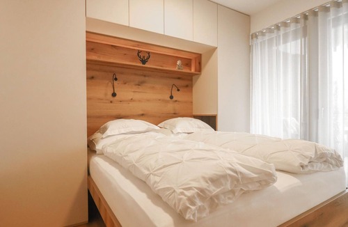 Sattendorf Apartment | Look forward to a vacation near the lake in this inviting vacation rental.