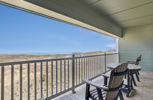 Kill Devil Hills Condo | Love at First Flight: Oceanfront, Shared Pool