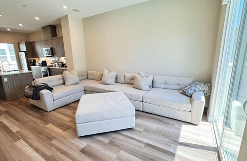 Anaheim Resort House | Luxe 4-bedroom townhome in Anaheim with WiFi, EV, Pool, Rooftop & Disneyland