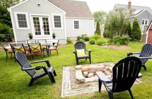 Devon House | Luxe, designer renovation; walk to Tyde wedding venue, shops & beach!