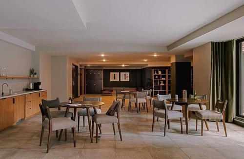 Queens Apartment | Luxe Room |1 King Bed | Dutch Hotel