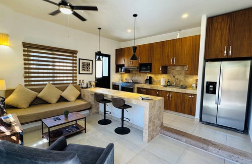 San Antonio Tlayacapan House | Luxurious 3 Bedroom in Ajijic-Sleeps 6-Private Gym-Pickleball Court-Golf Cart