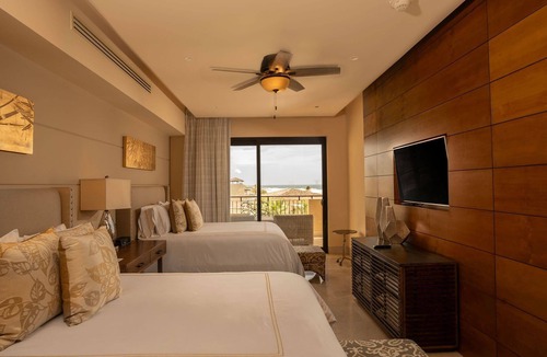 Los Cangrejos II y III Resort | Luxurious 2-bedroom Presidential suite within a 5-star resort in Cabo San Lucas