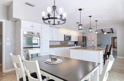 Spruce Creek House | Luxurious 4 Bedroom Home on Taxiway in Spruce Creek Fly-in, 6 miles to beach!