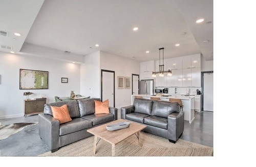 Iowa City Condo | Luxurious Condo in Heart of Downtown Iowa City