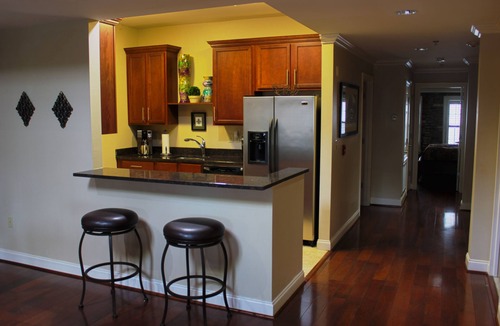 French Quarter Condo | Luxurious Dual-Master Suites Superdome, French Quarter and Convention Center