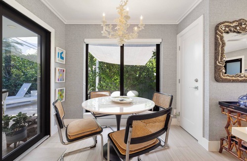 Southside House | Luxurious Home with Pool in WPB. 5 min from the Beach!