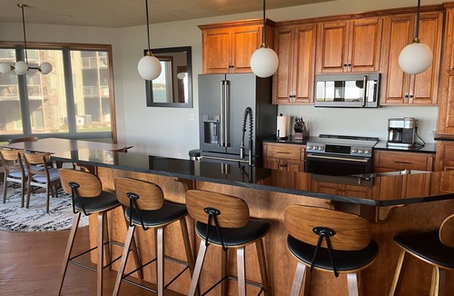 Arnolds Park Condo | Luxurious Lakefront BB Corner Condo. Panoramic lake views & 6 waterpark passes.