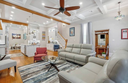 Mid-City House | Luxurious Mid City Classic Home On Streetcar Line Free Parking