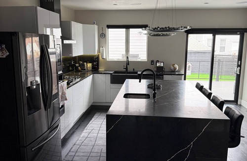 North Bergen House | Luxurious Smart Home - Family Friendly - 7 mi to MetLife Stadium & 4 mi to NYC