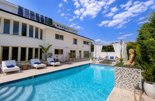 Queens House | Luxury 5 Bedroom Design Estate in Queens, NYC - A World Behind the Gates
