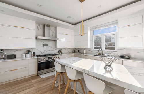 North Valley Stream House | Luxury 5BR Smart Home Near JFK with Gym, Theater & BBQ
