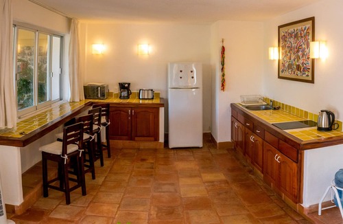 Zihuatanejo Condo | Luxury And Peaceful Little Condo With Direct Access To The Beach
